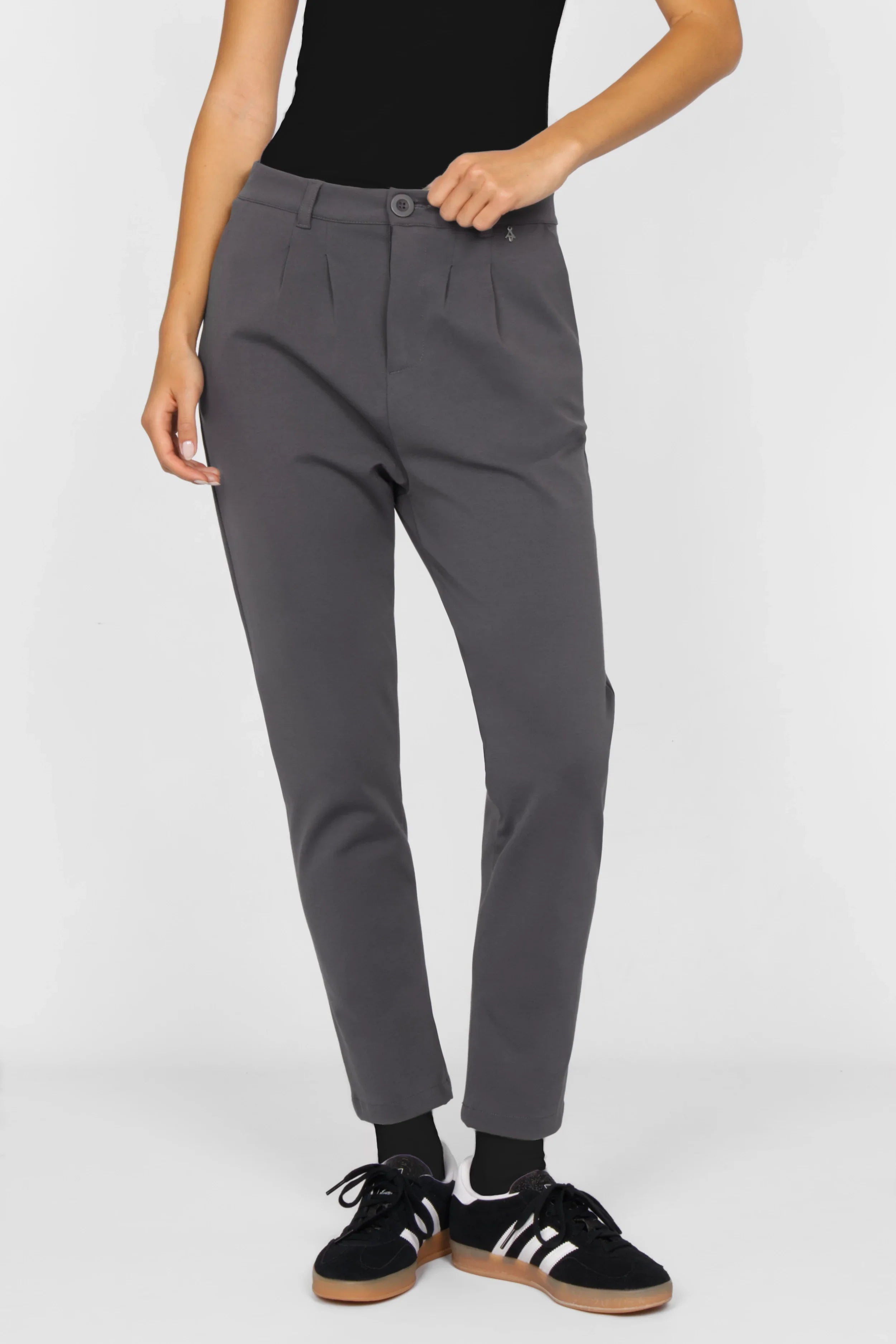 HEELENA tapered pants