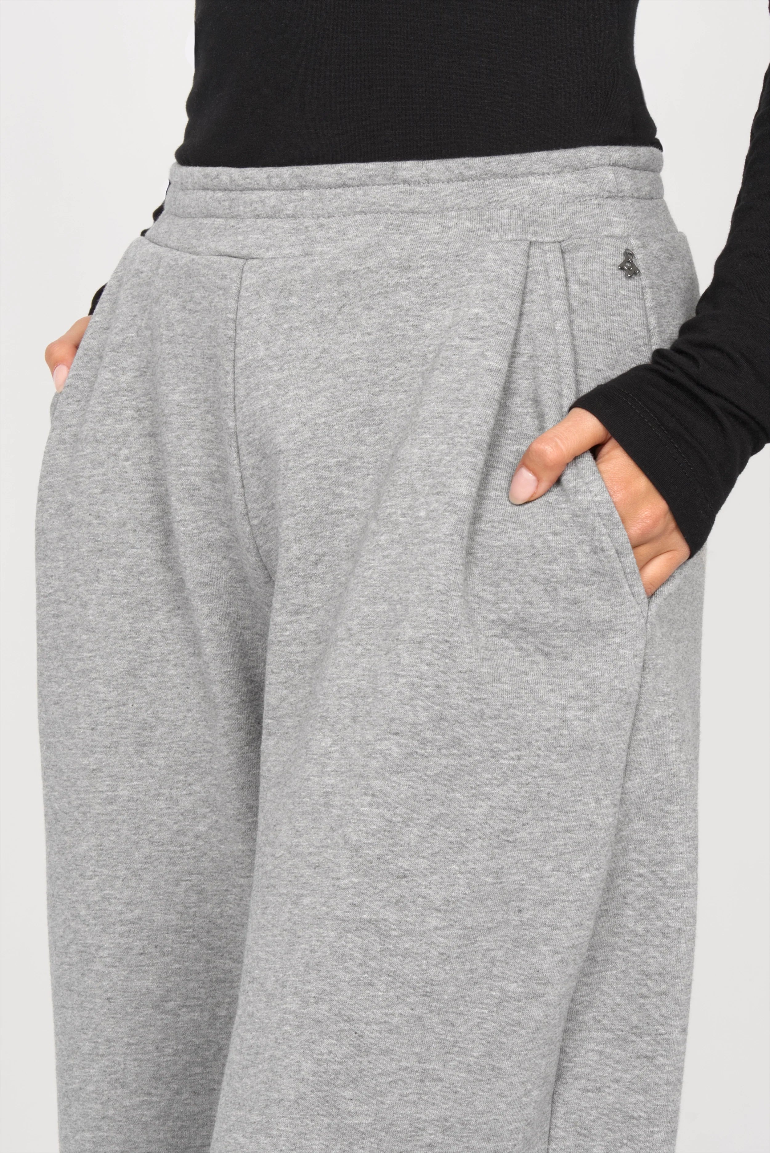 ELVEA O-Shape sweatpants