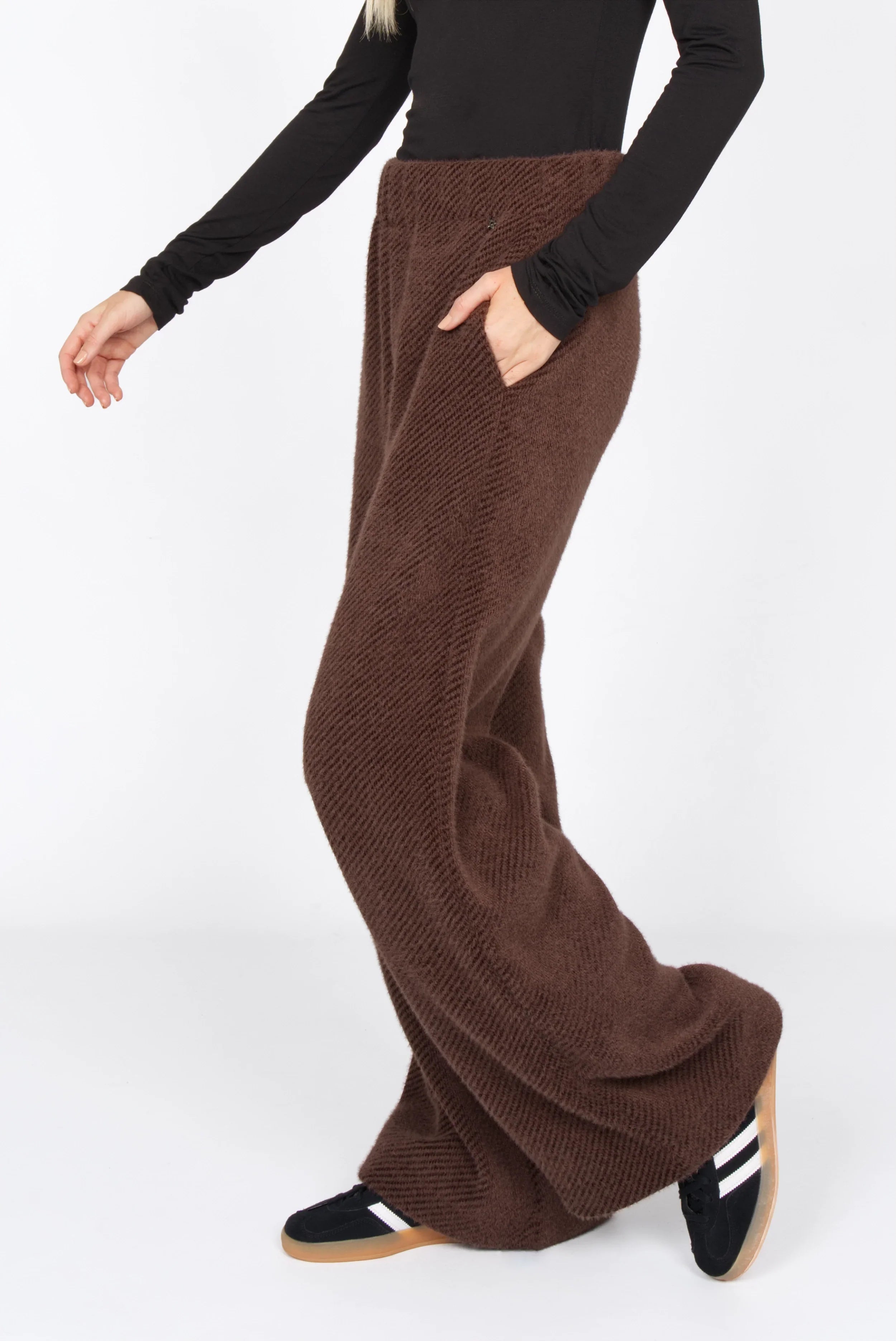 KELYA wide leg trousers with velvety-soft short-haired fur texture