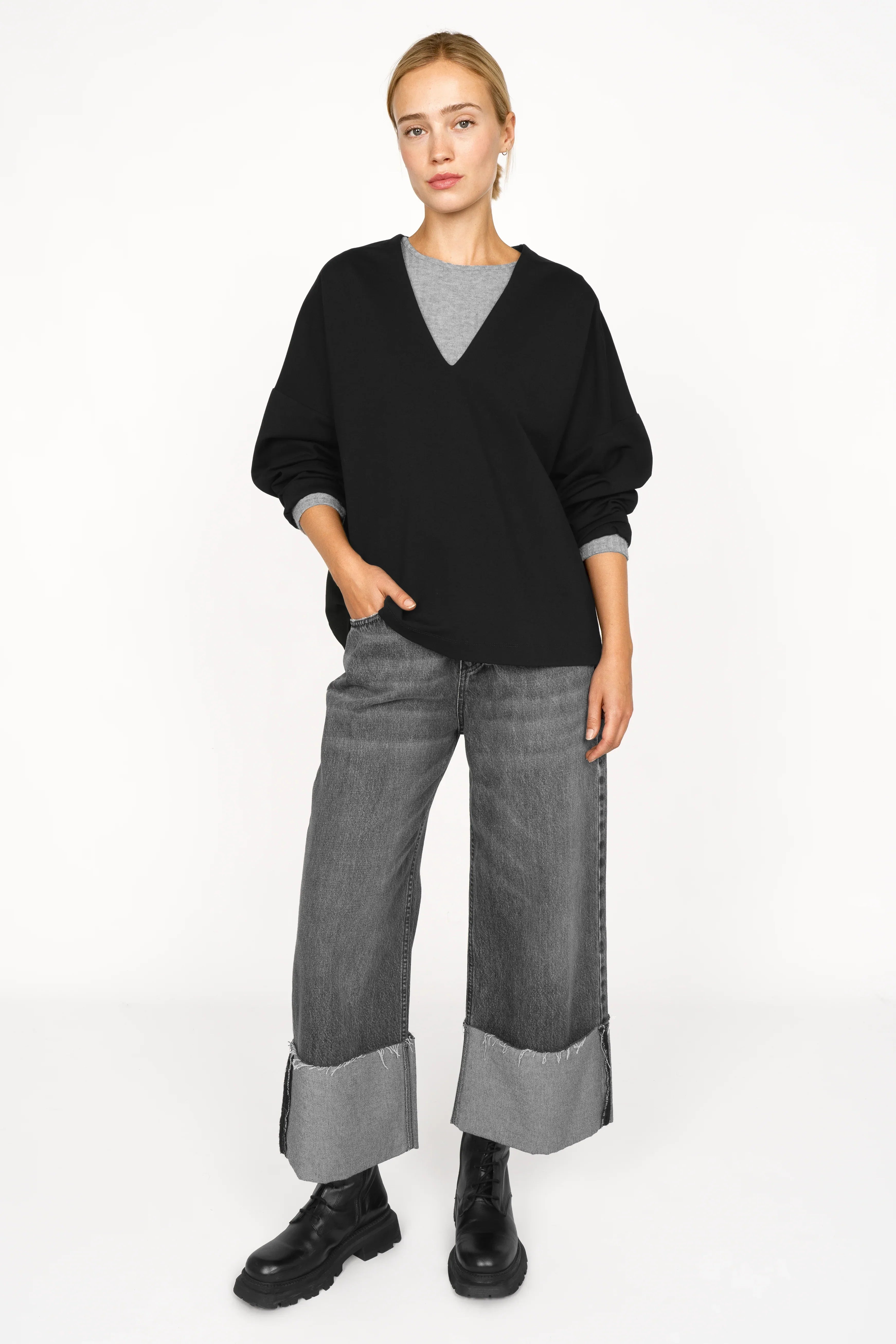 BERLEY relaxed v-neck blouse