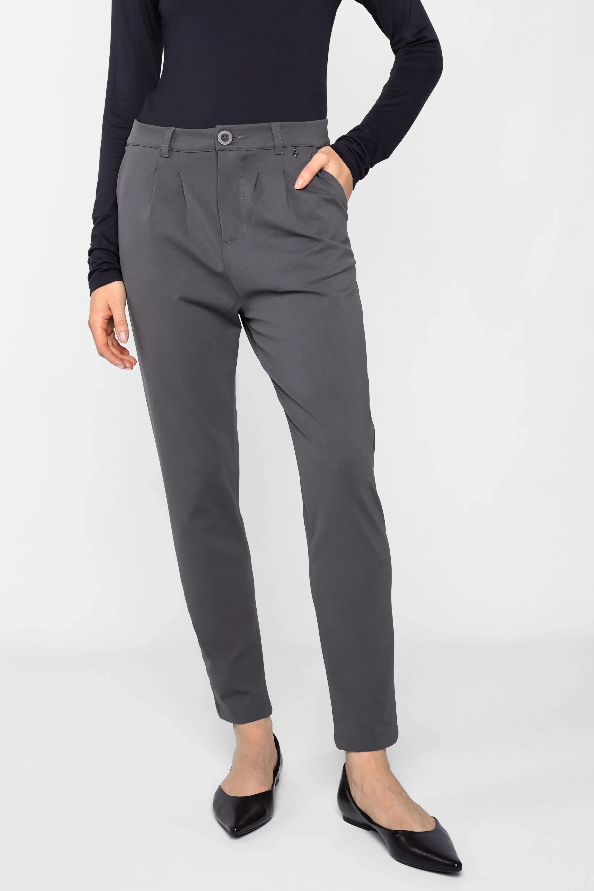 HEELENA tapered pants