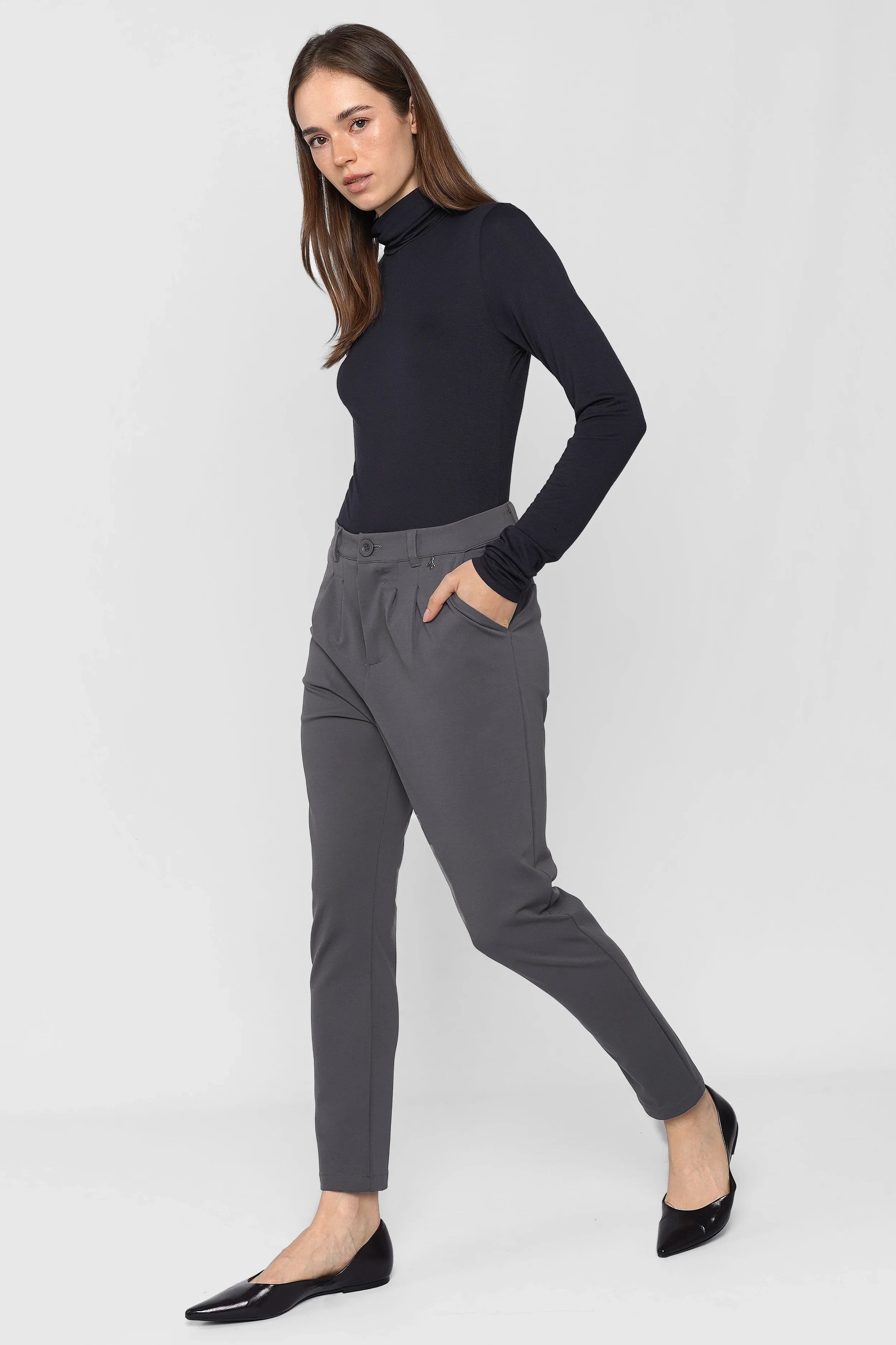 HEELENA tapered pants