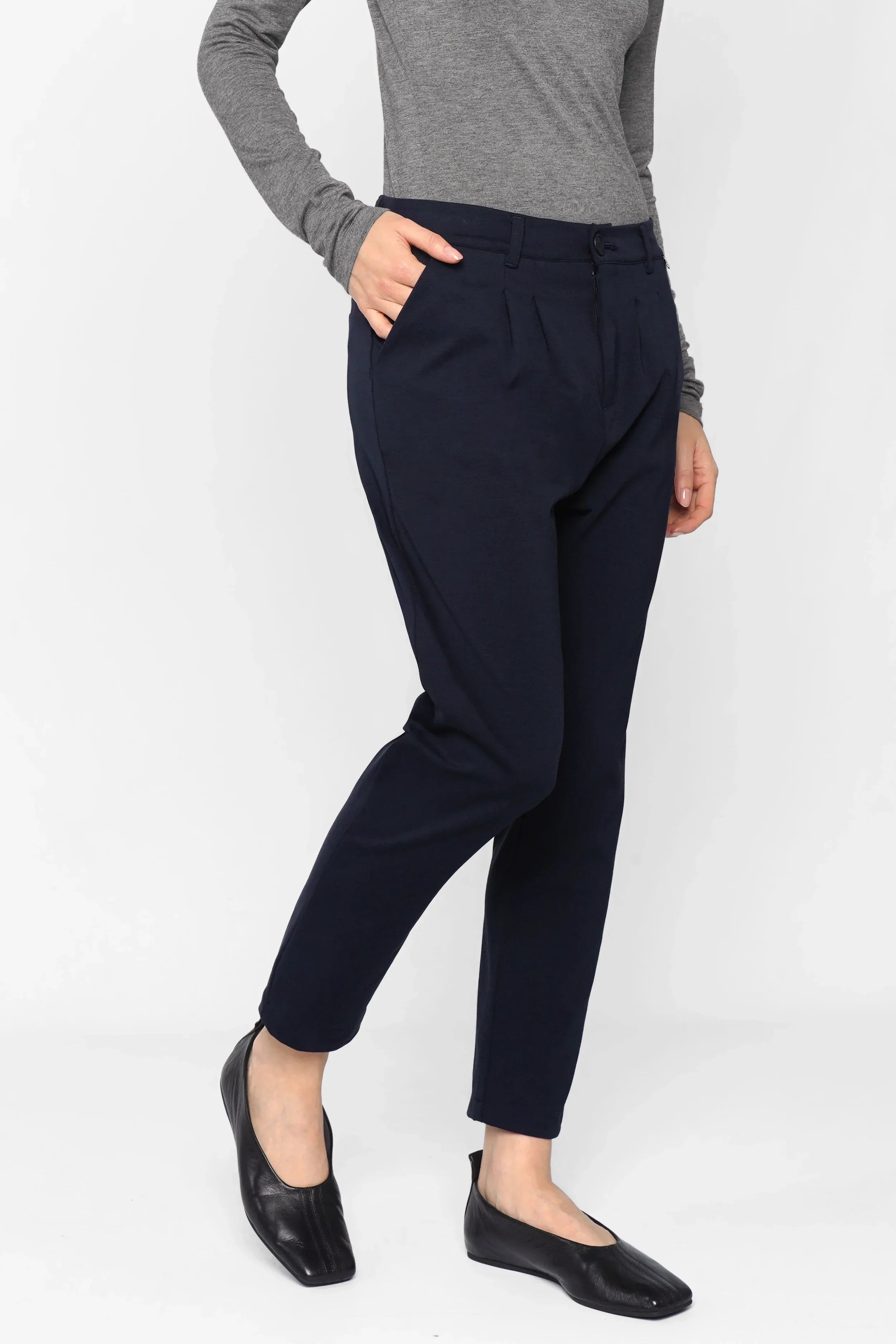 HEELENA tapered pants