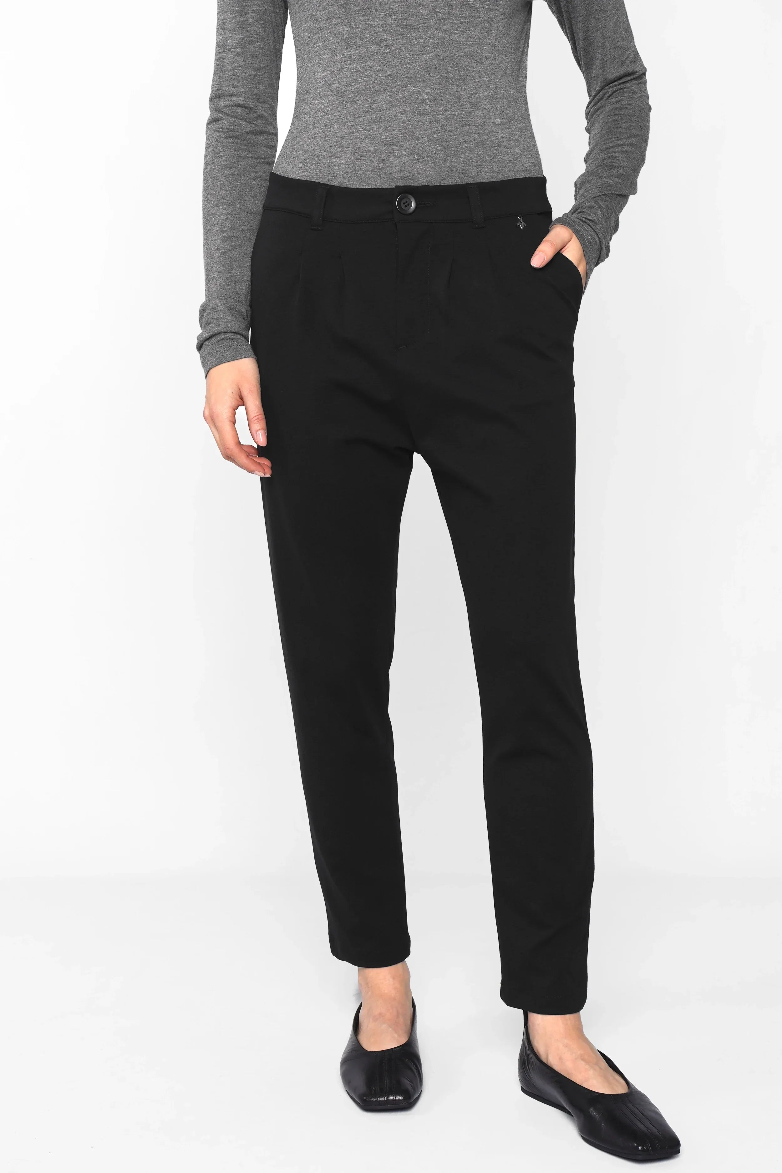 HEELENA tapered pants