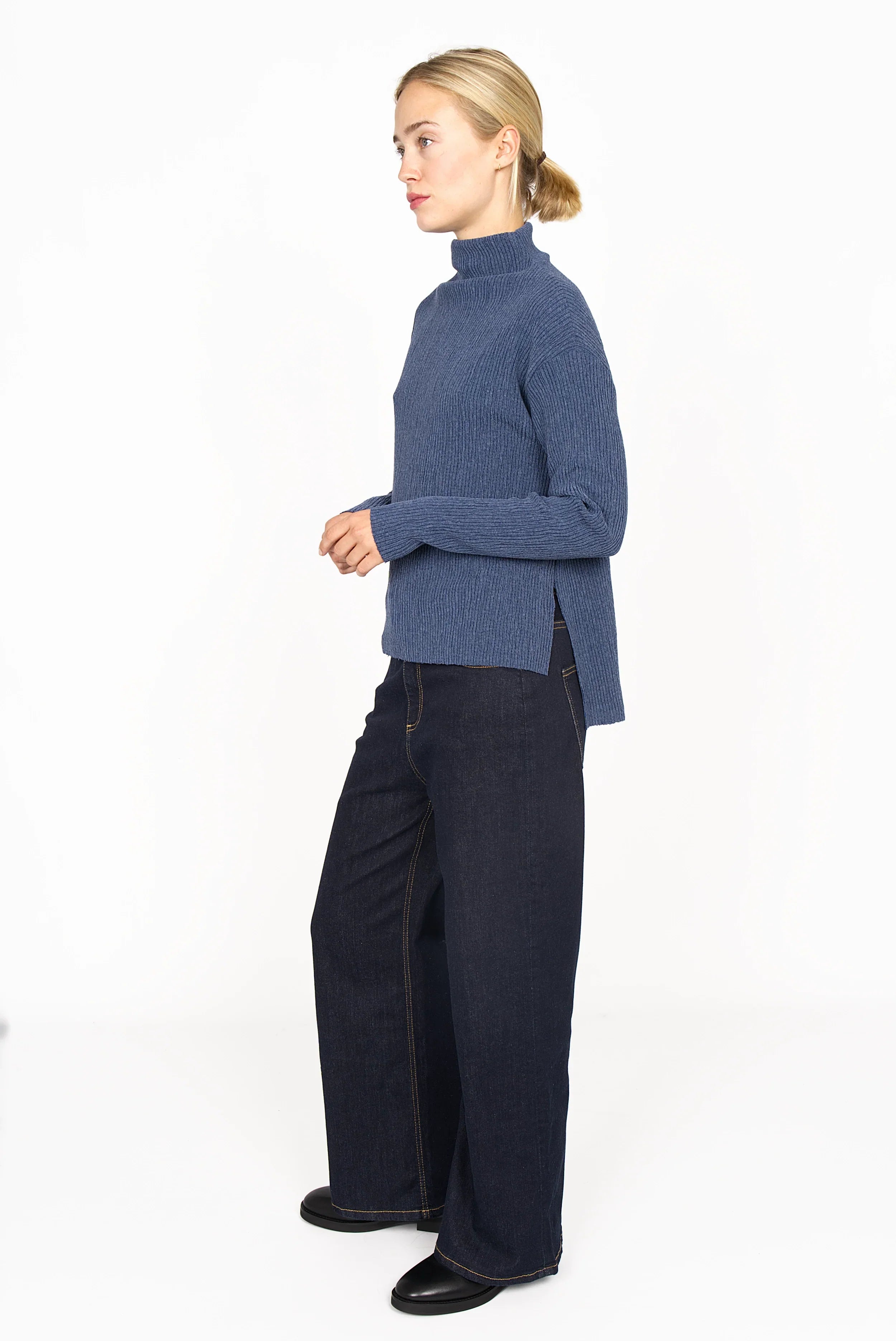 NORELI longsleeve with mock neck in pleated crepe jersey denim blue