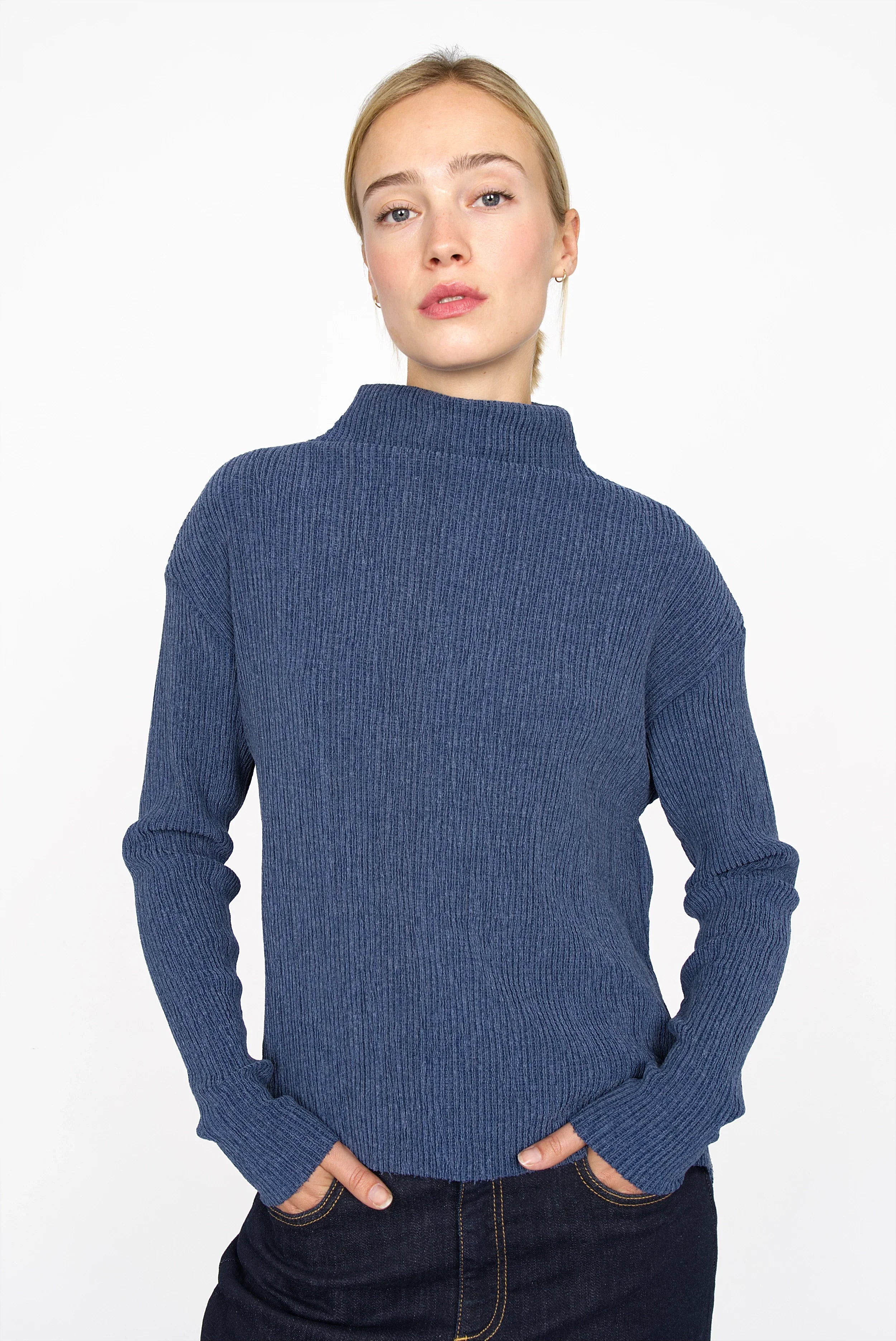 NORELI longsleeve with mock neck in pleated crepe jersey denim blue