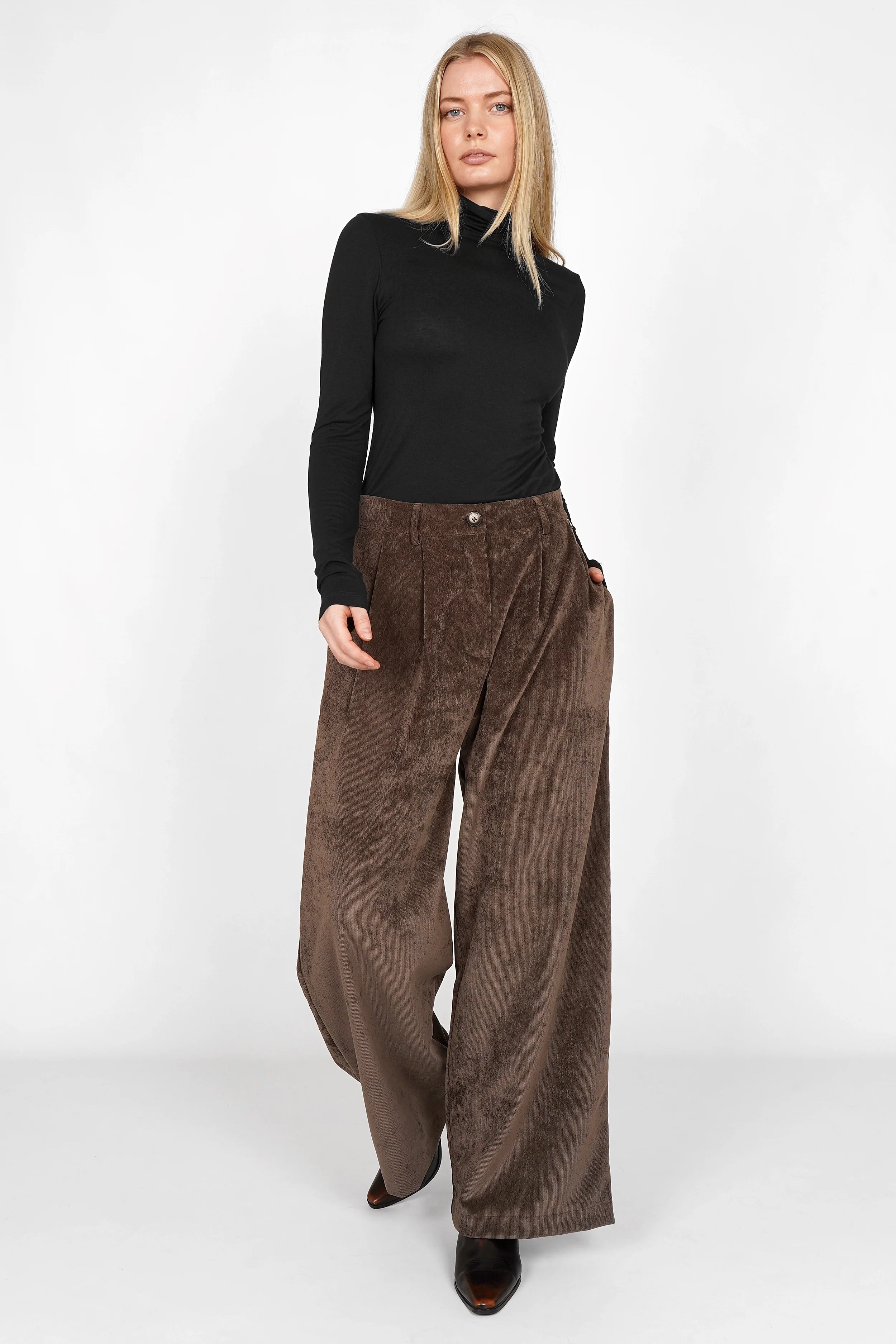 ELEE wide leg corduroy pants