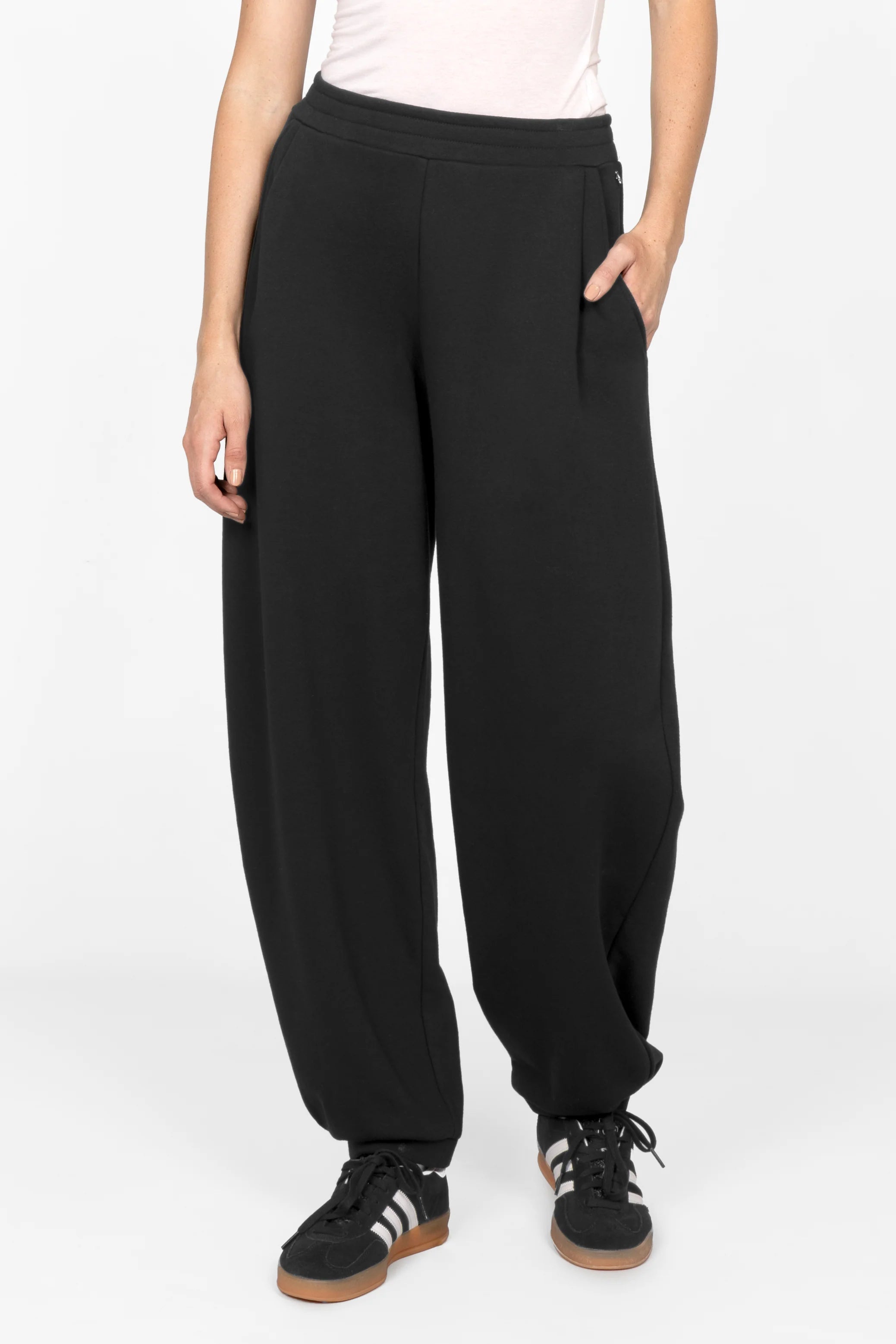 ELVEA o-shape sweatpants