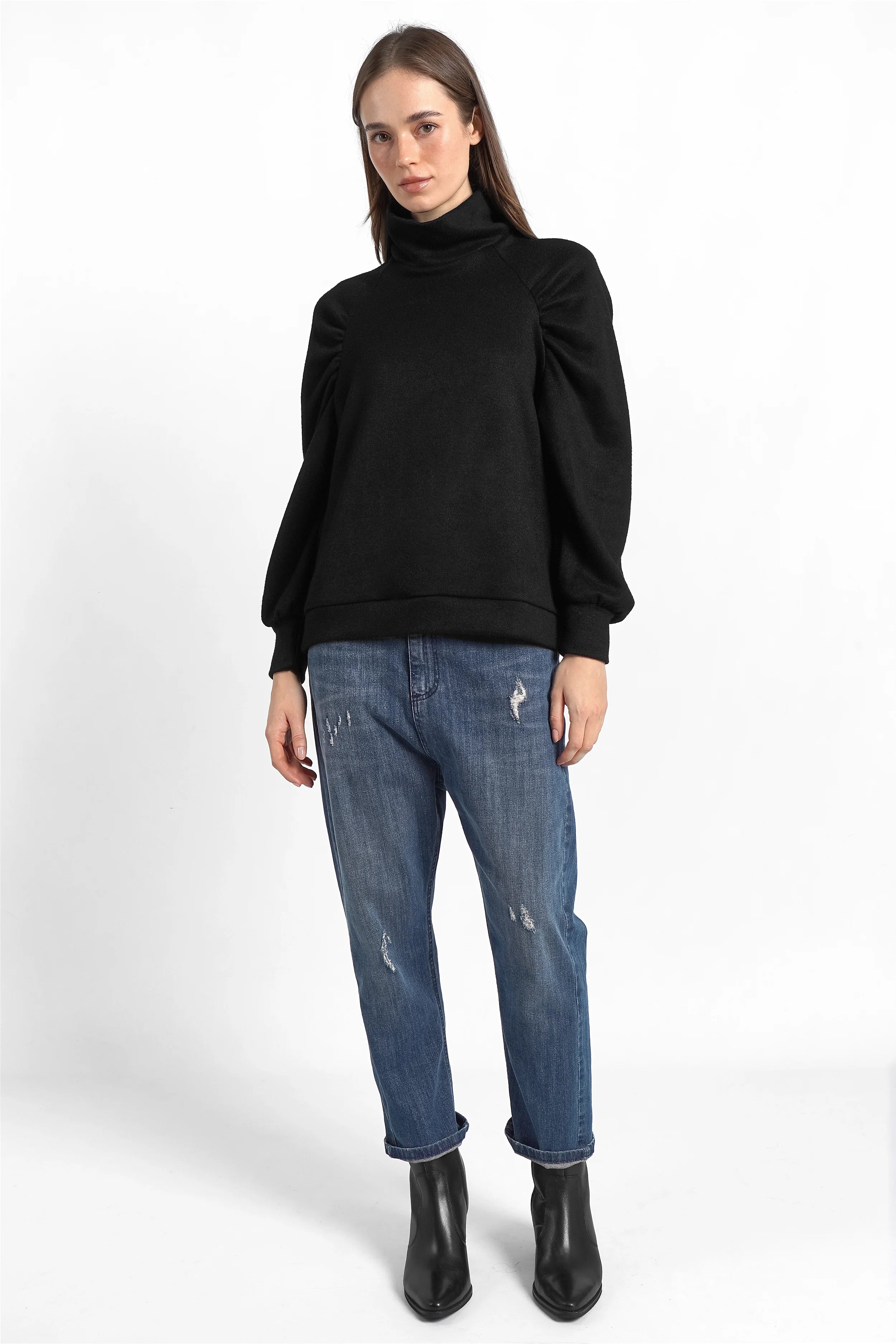 GOJKA sweatshirt in soft fine knit with stand-up collar