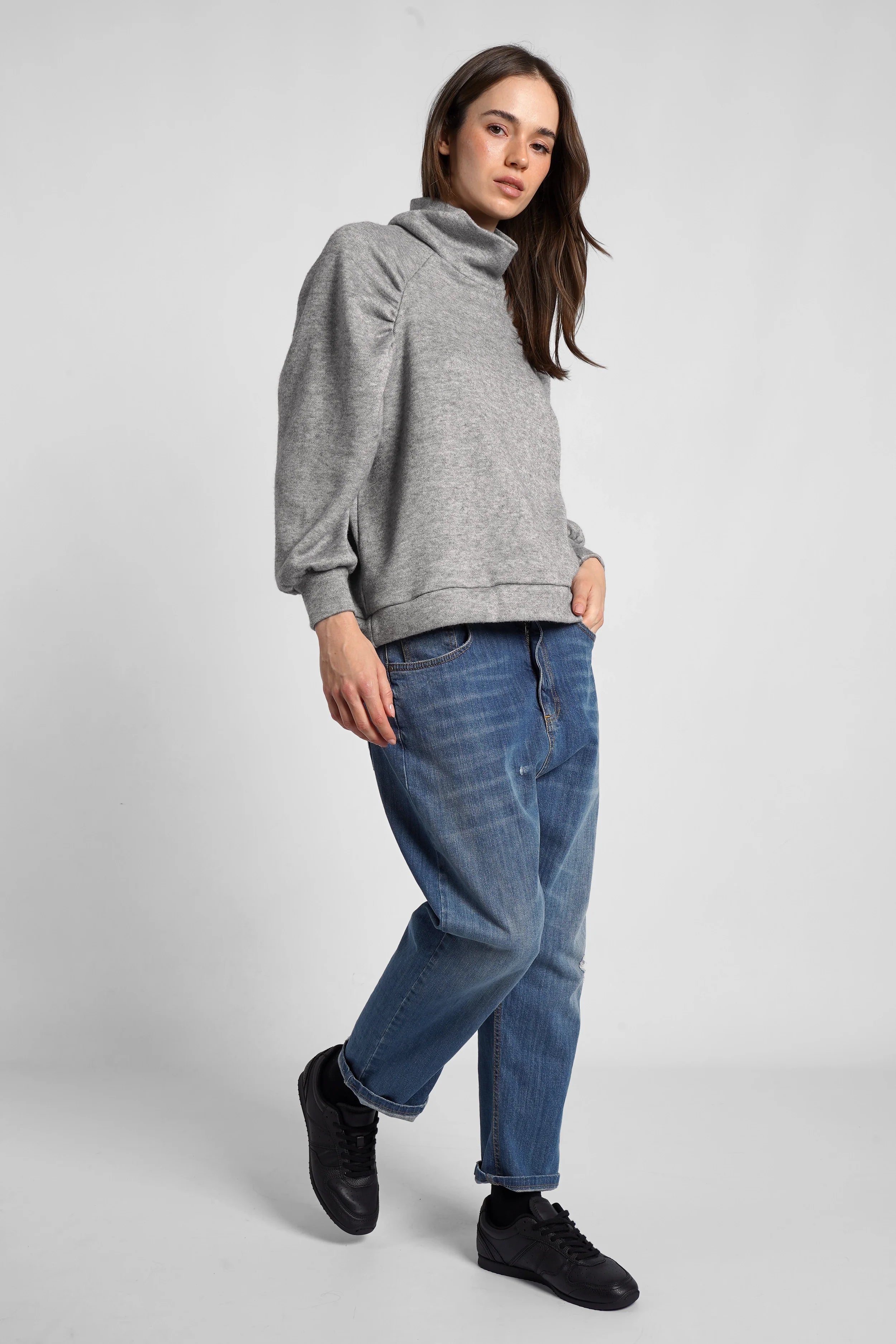 GOJKA sweatshirt in soft fine knit with stand-up collar
