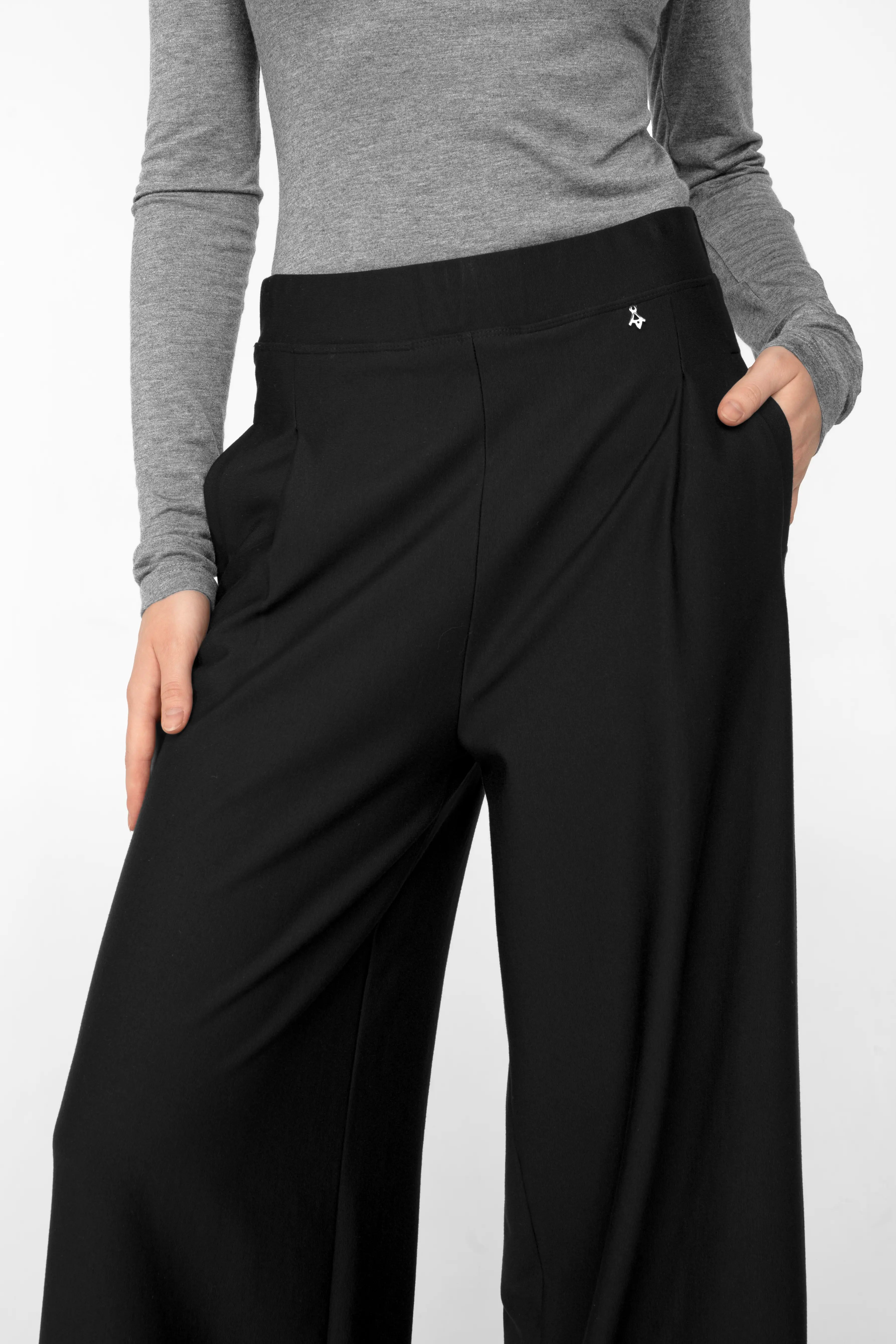 KLARA.K wide leg pants