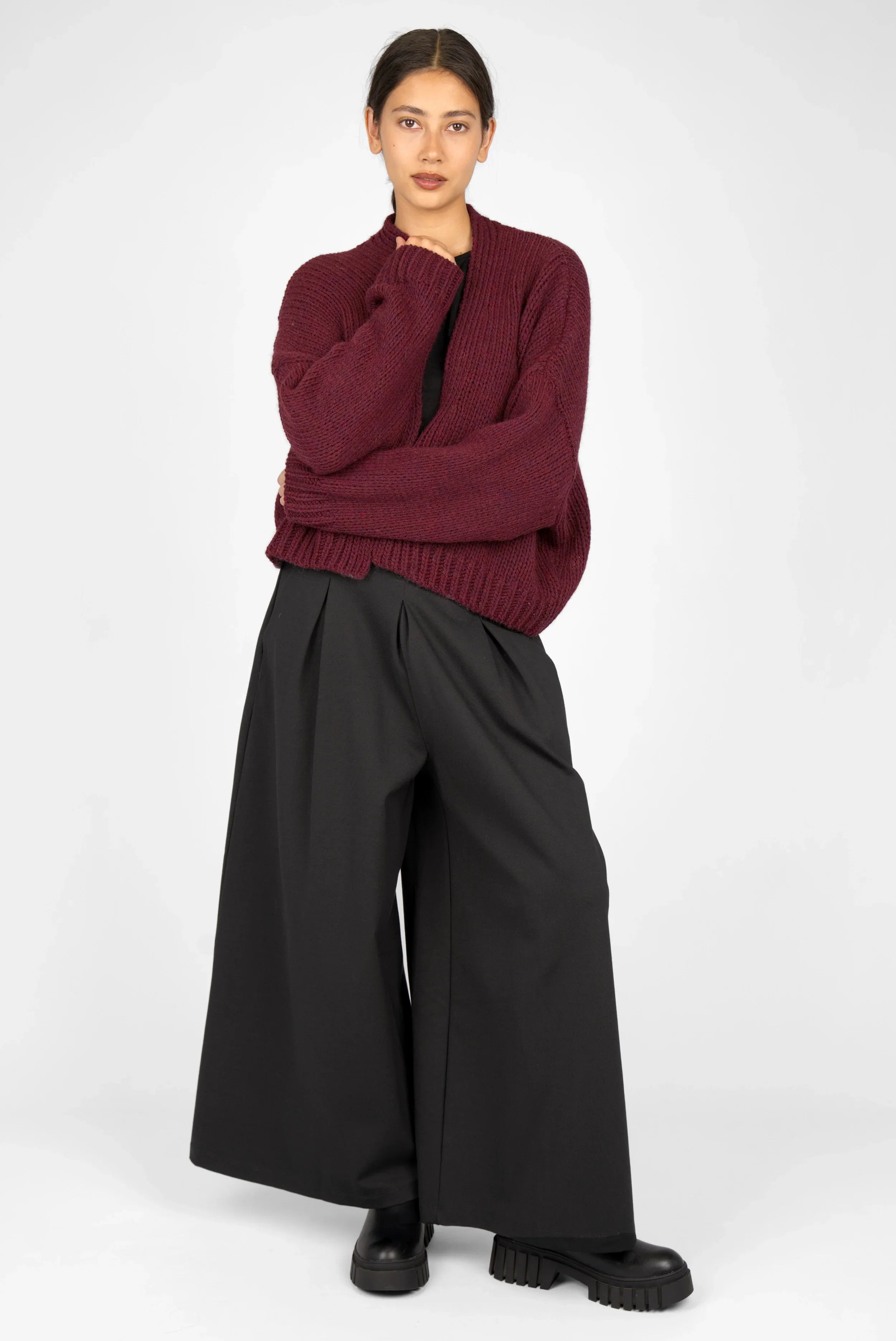 LINNEE wide-leg pants made from interlock fabric