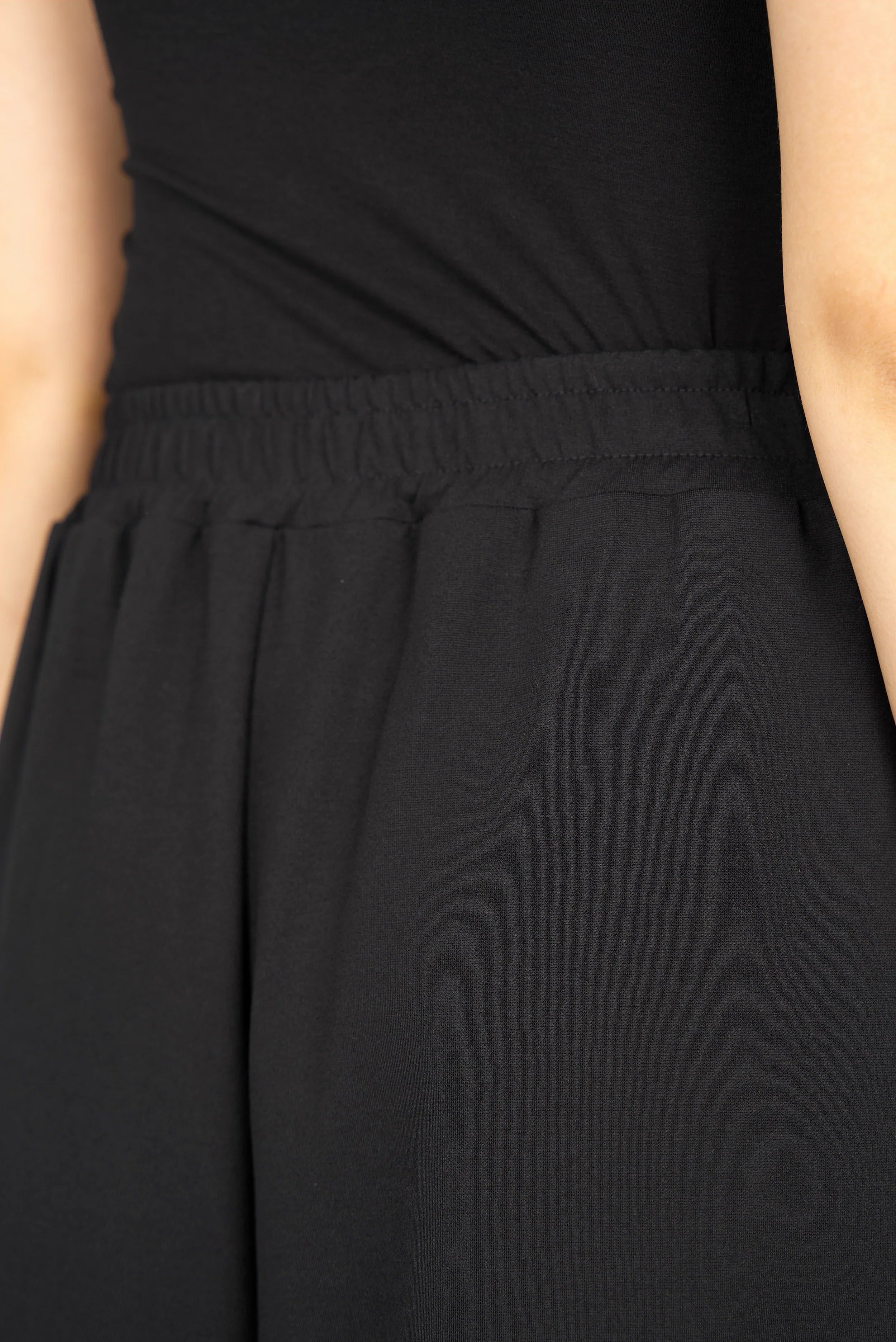 LINNEE wide-leg pants made from interlock fabric