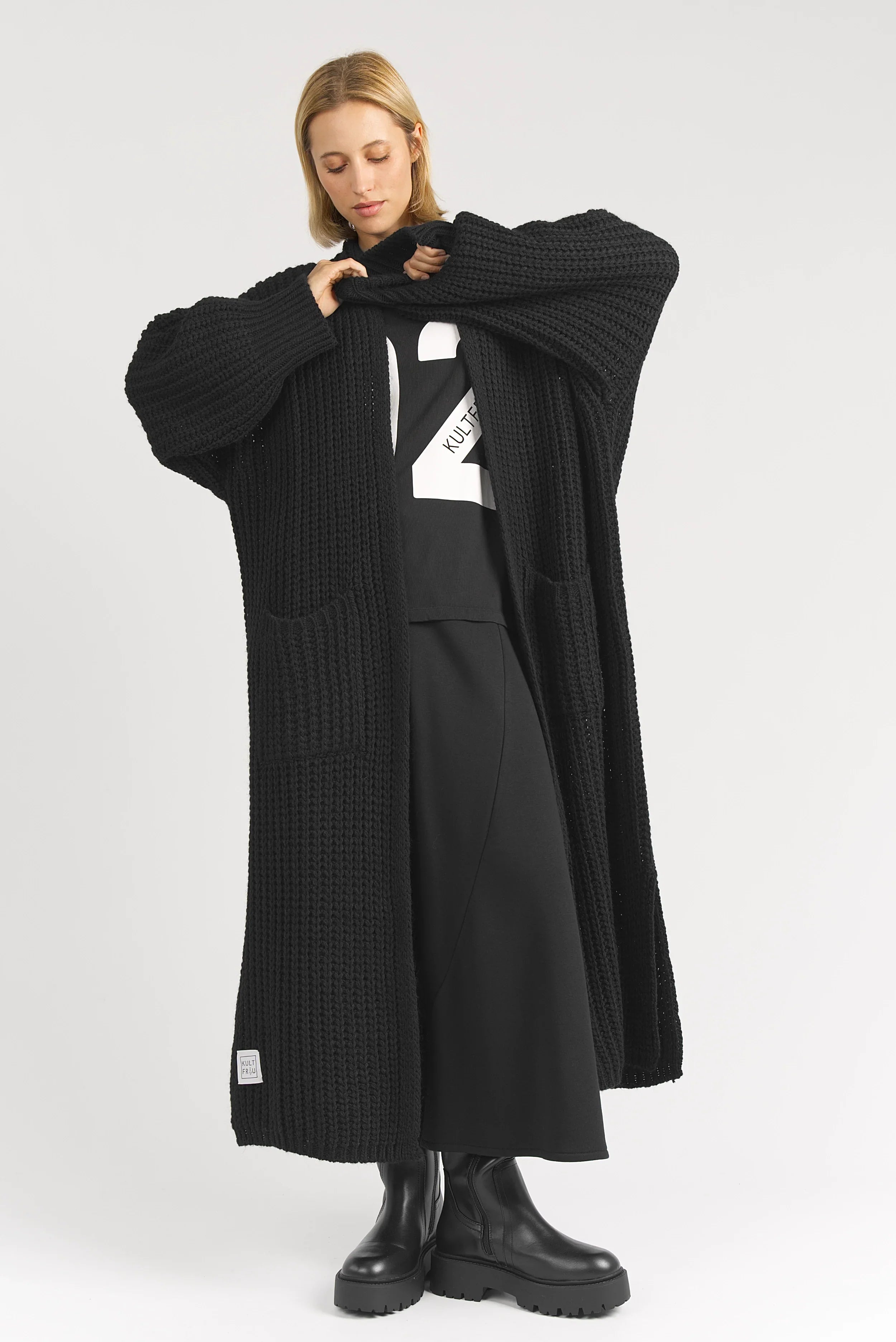 LOLA knit cardigan