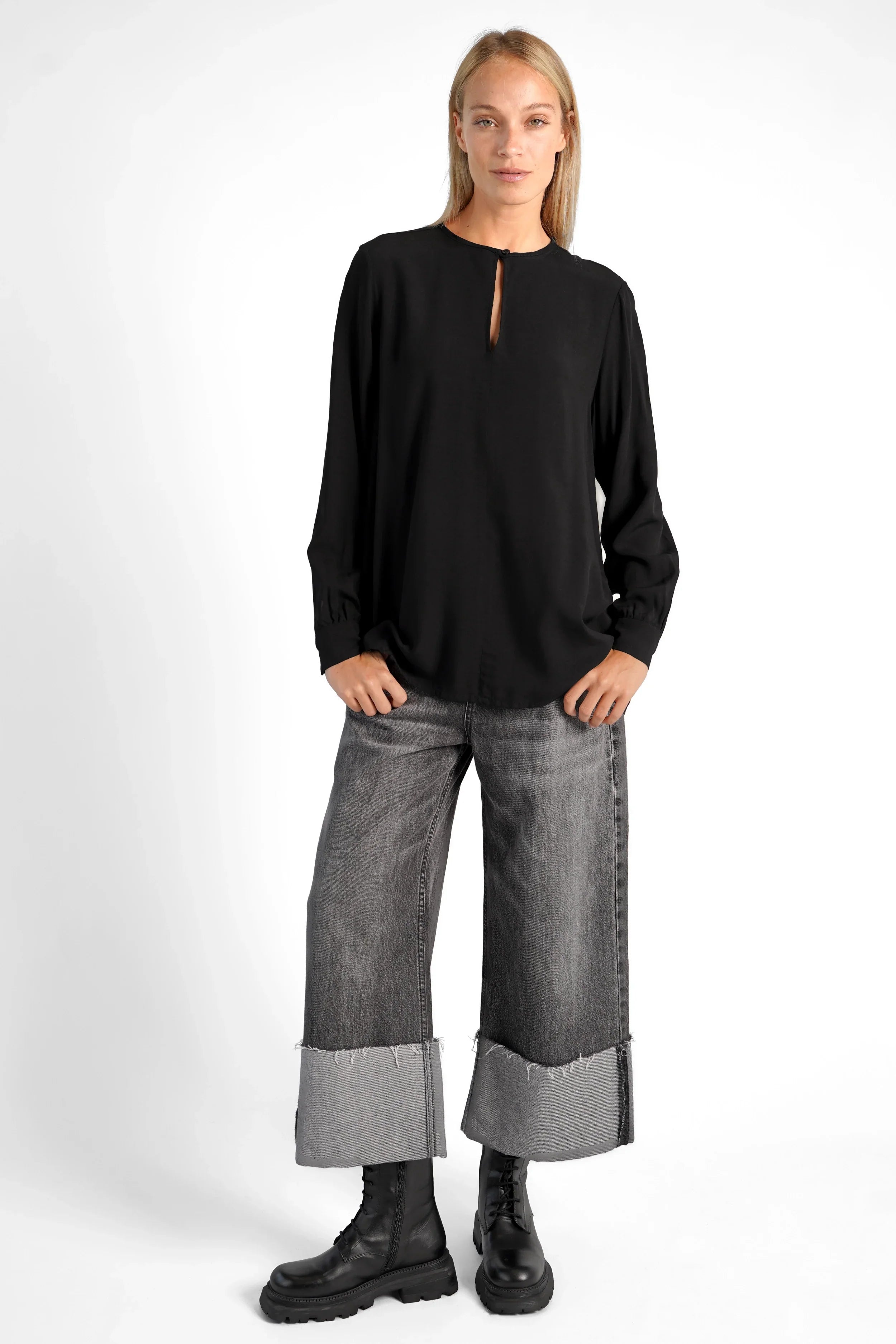 LYLIA.K loose fit blouse