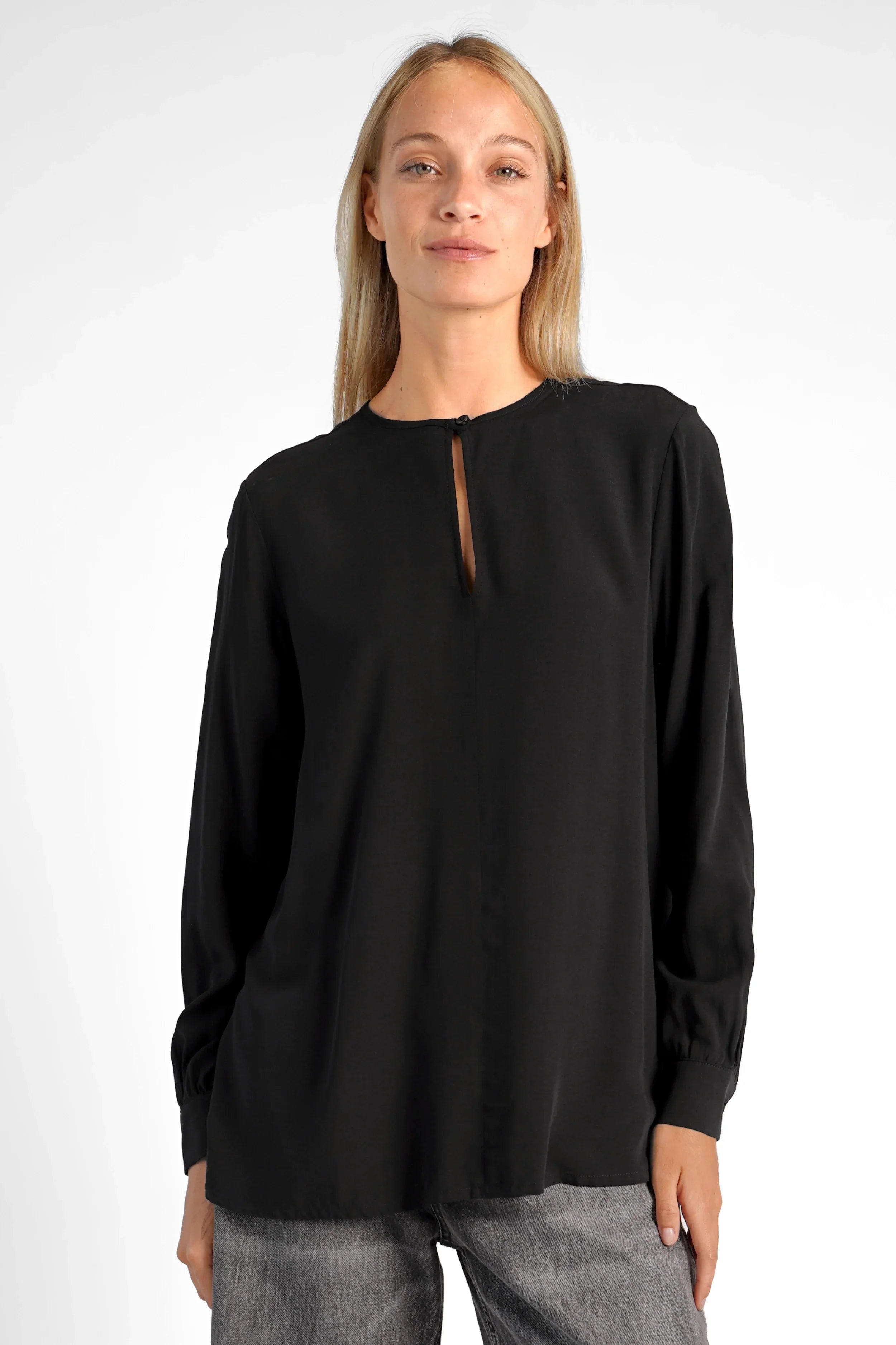 LYLIA.K loose fit blouse