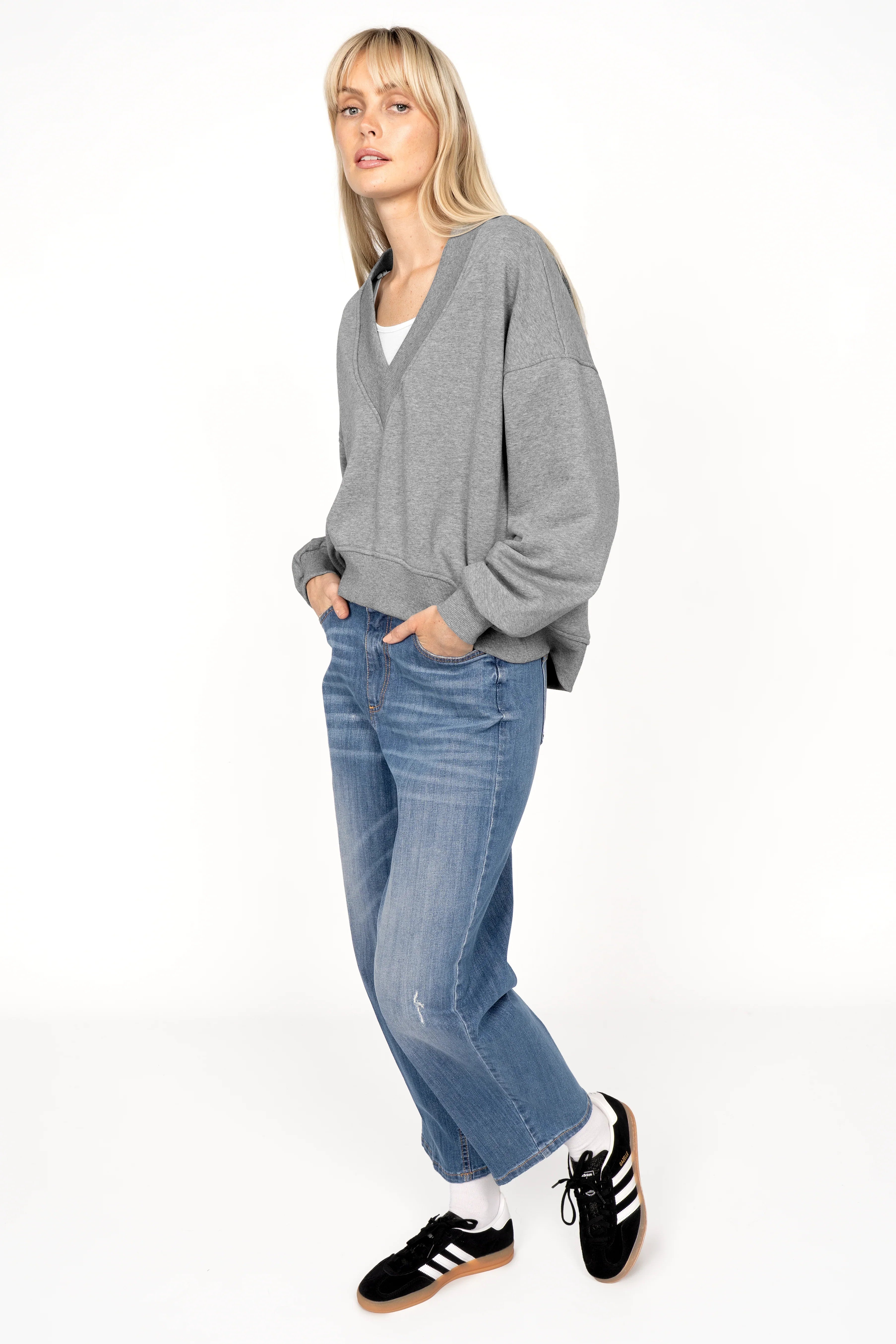 SEREA sweater with V-neck