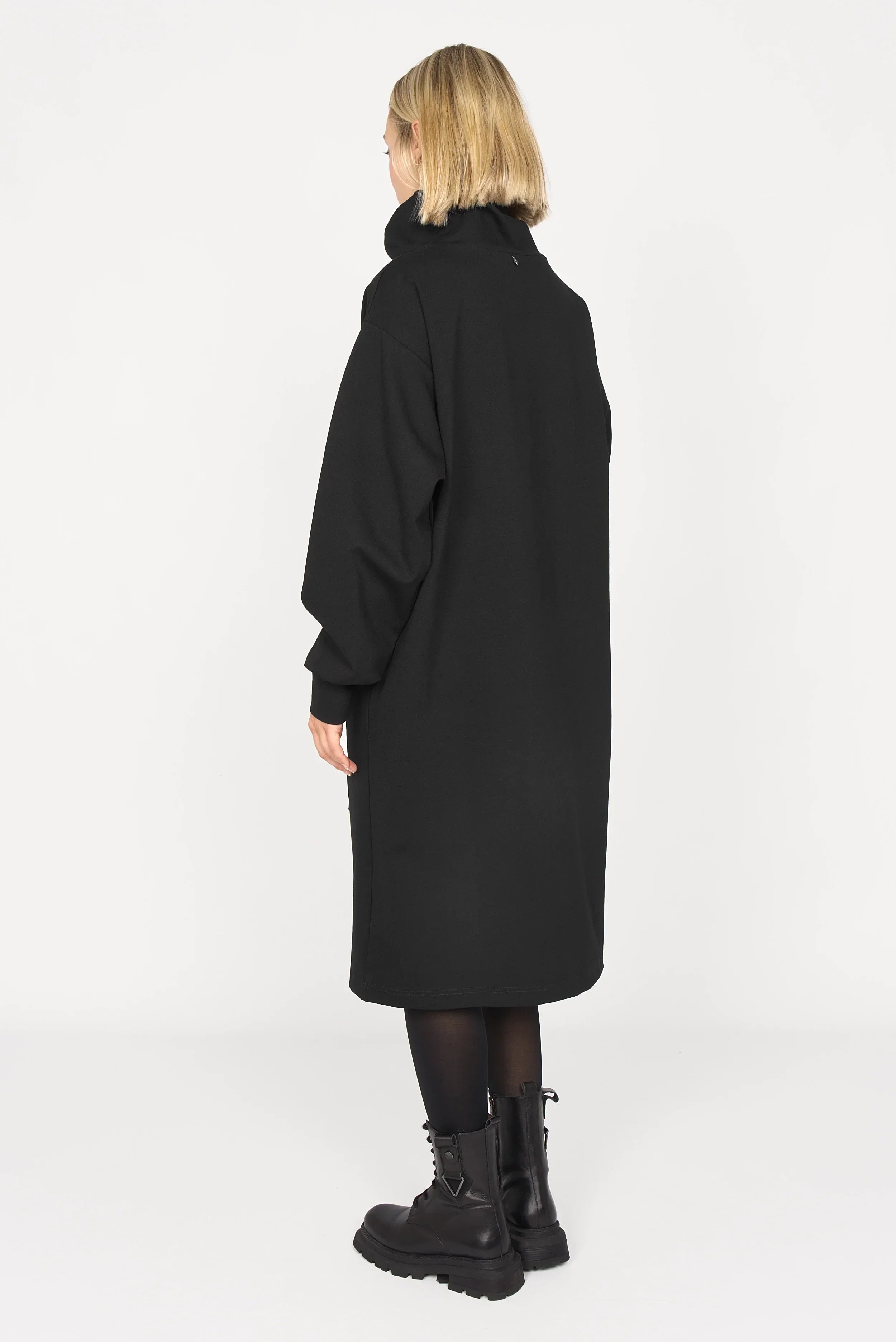 SYNNI kangaroo pocket high collar dress