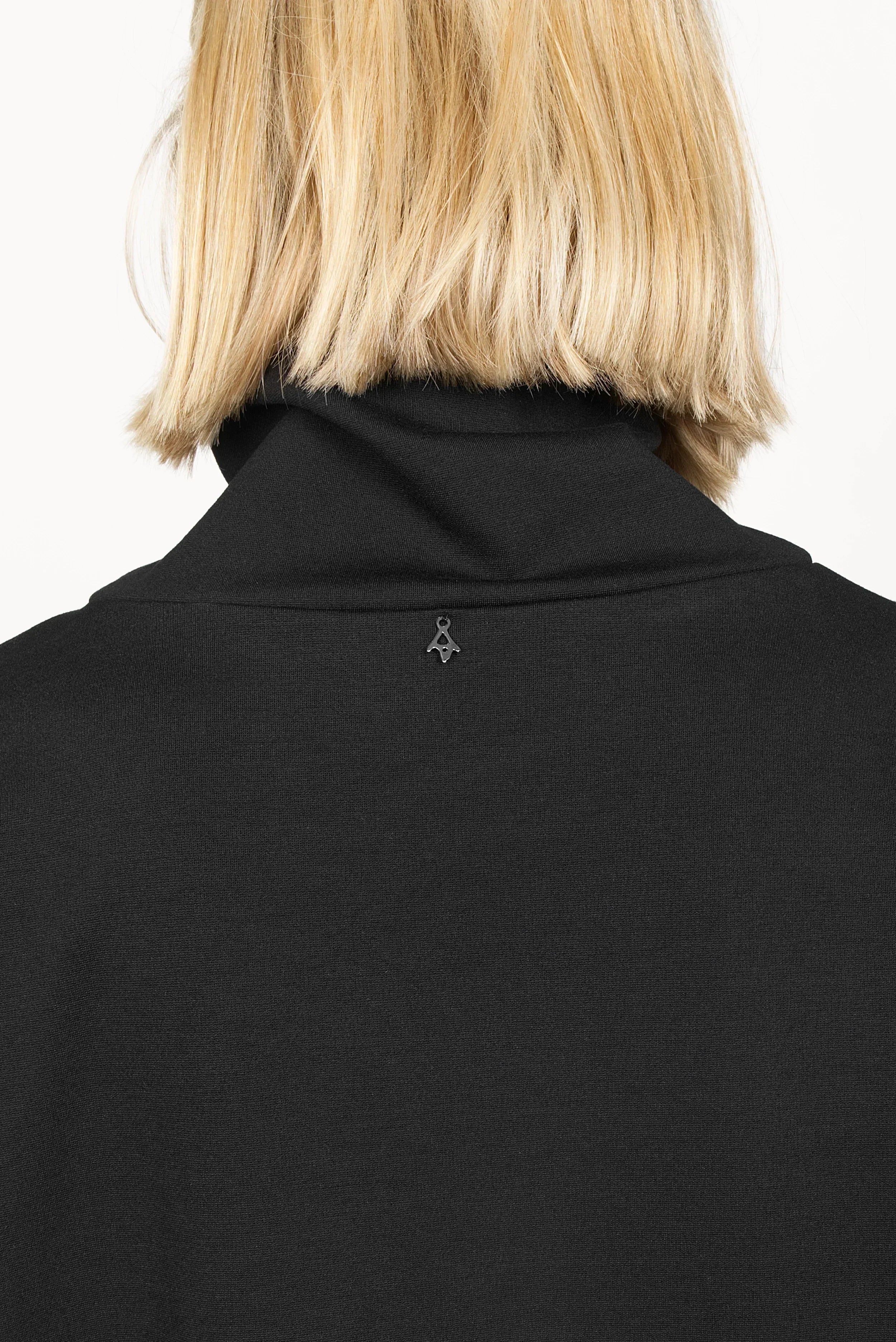 SYNNI kangaroo pocket high collar dress
