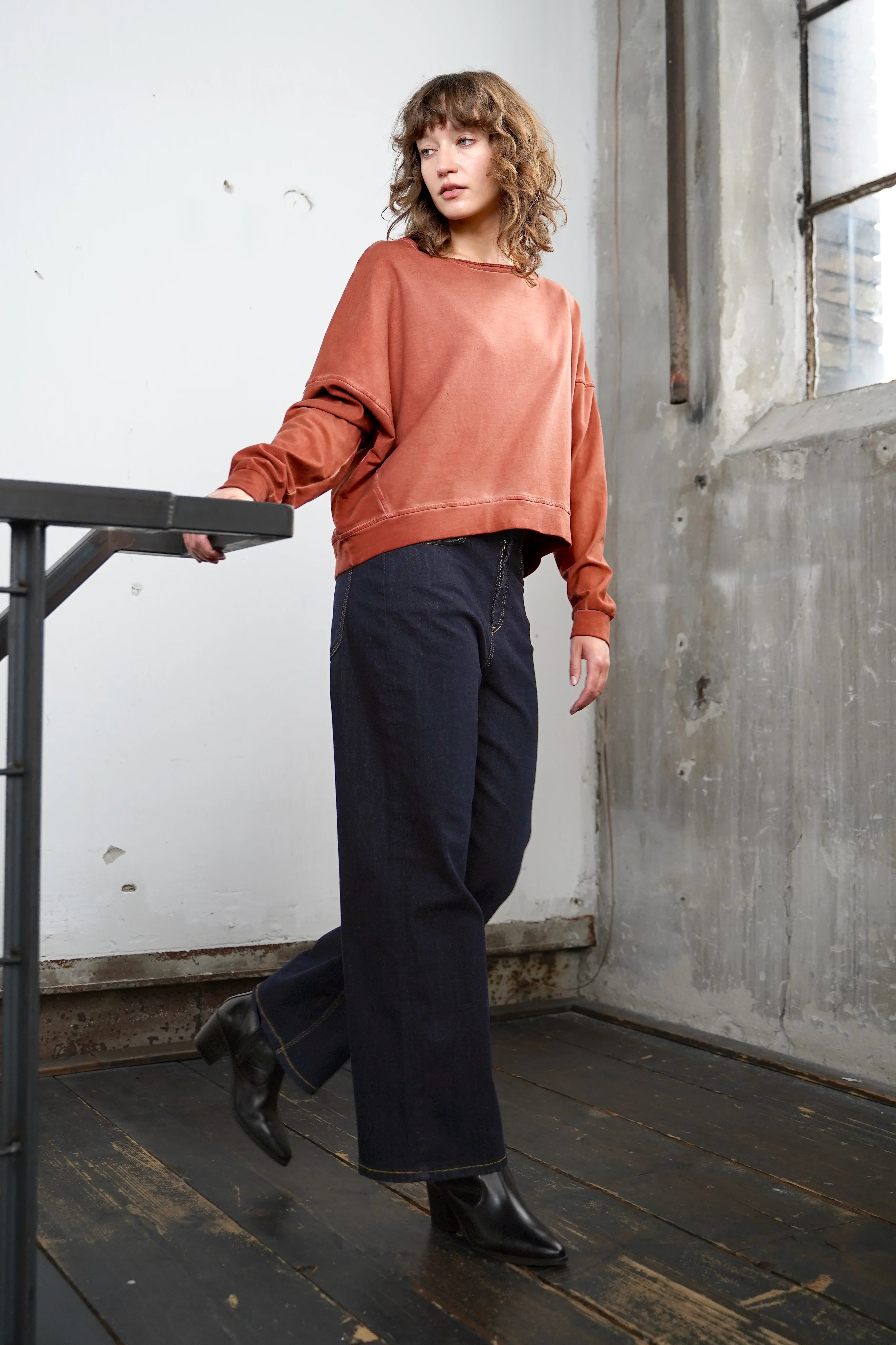 TIMAJ revive one shoulder sweater