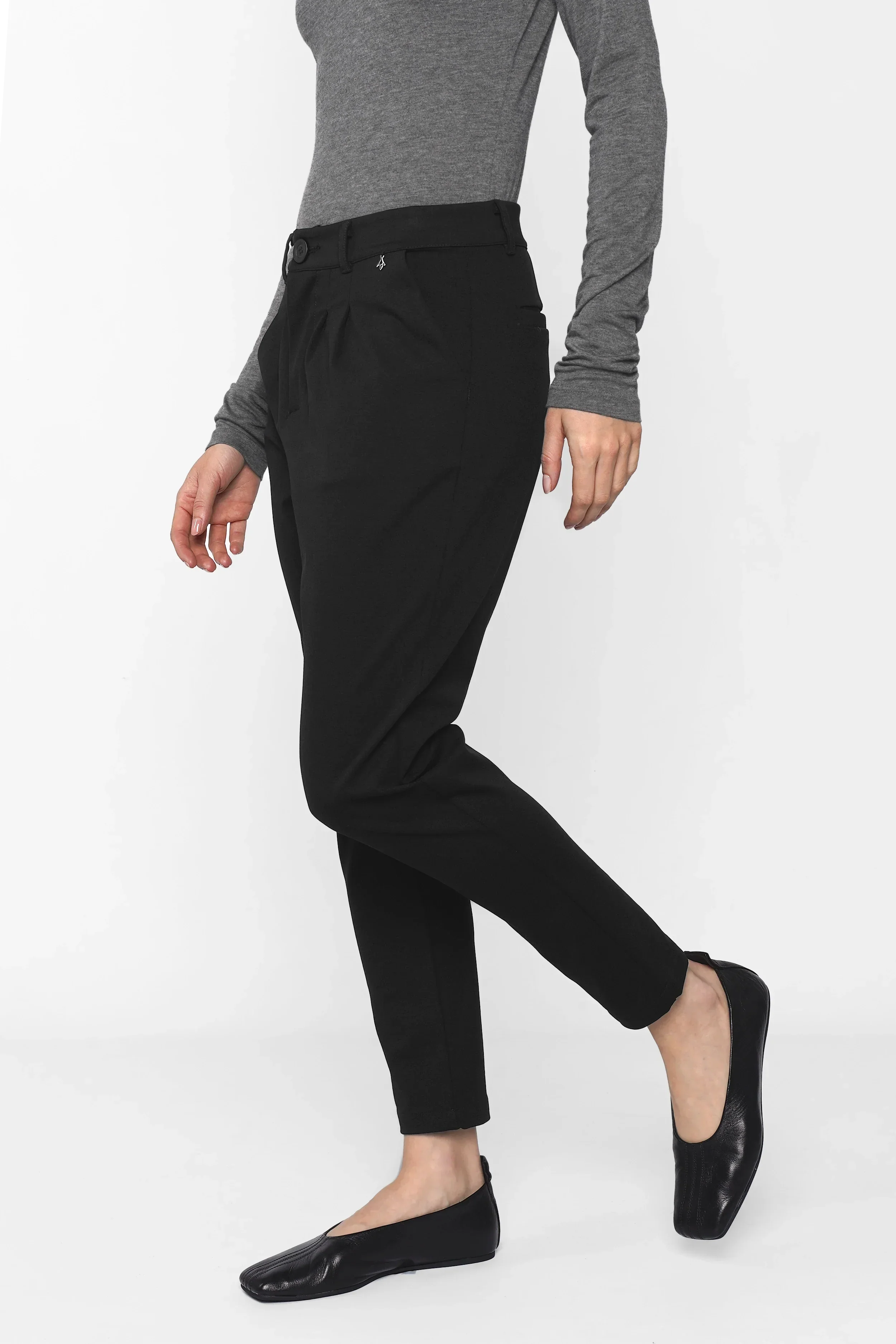 HEELENA tapered pants
